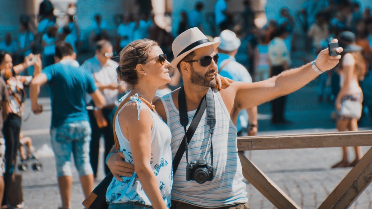 advantages and disadvantages of tourism